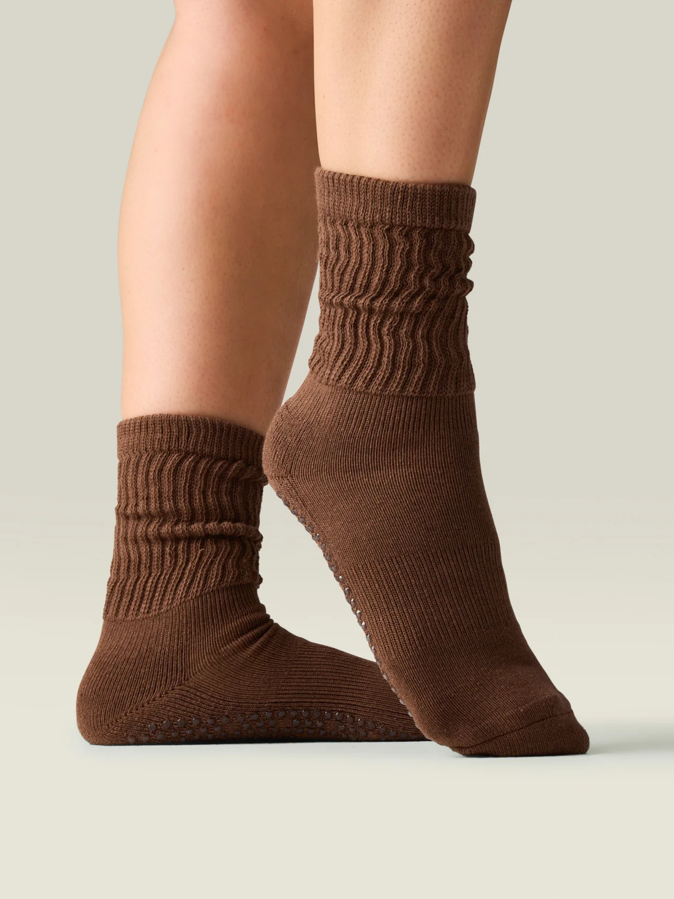 Scrunch Non Slip Grip Socks - Chocolate 🍫 | MoveActive