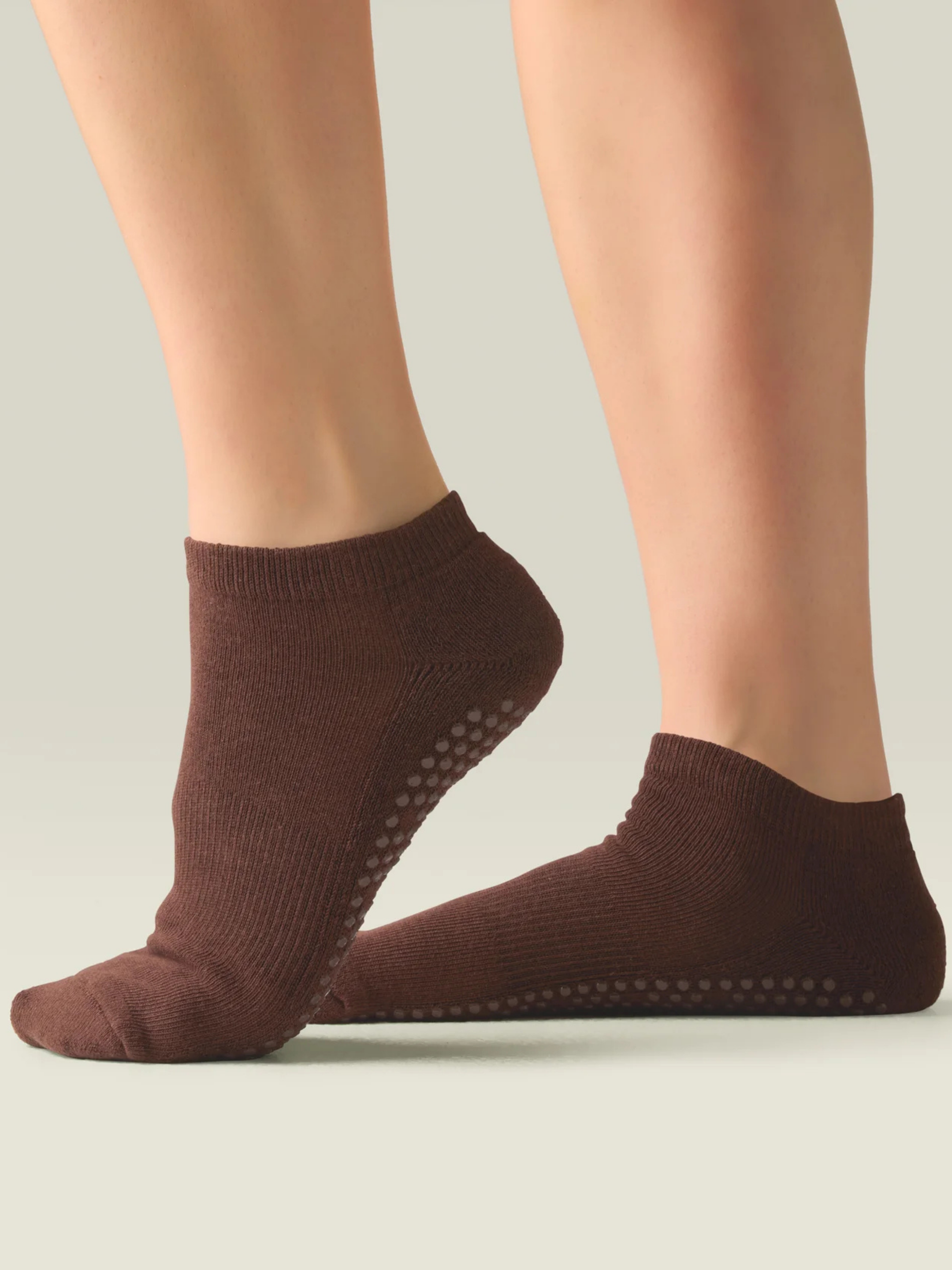 Classic Low Rise Grip Socks - Espresso 🟤 | MoveActive