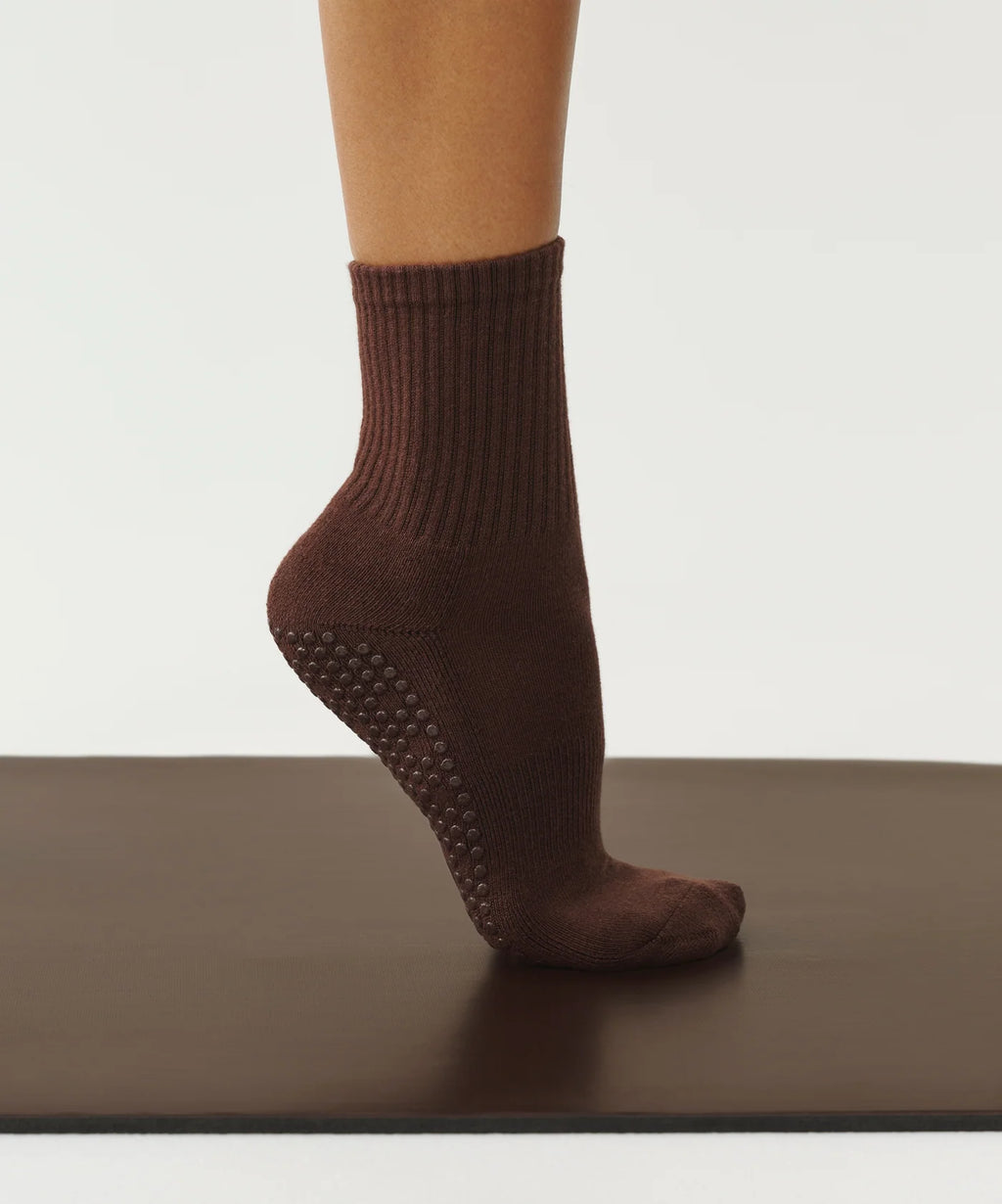 Crew Non Slip Grip Socks - Espresso 🟤 | MoveActive