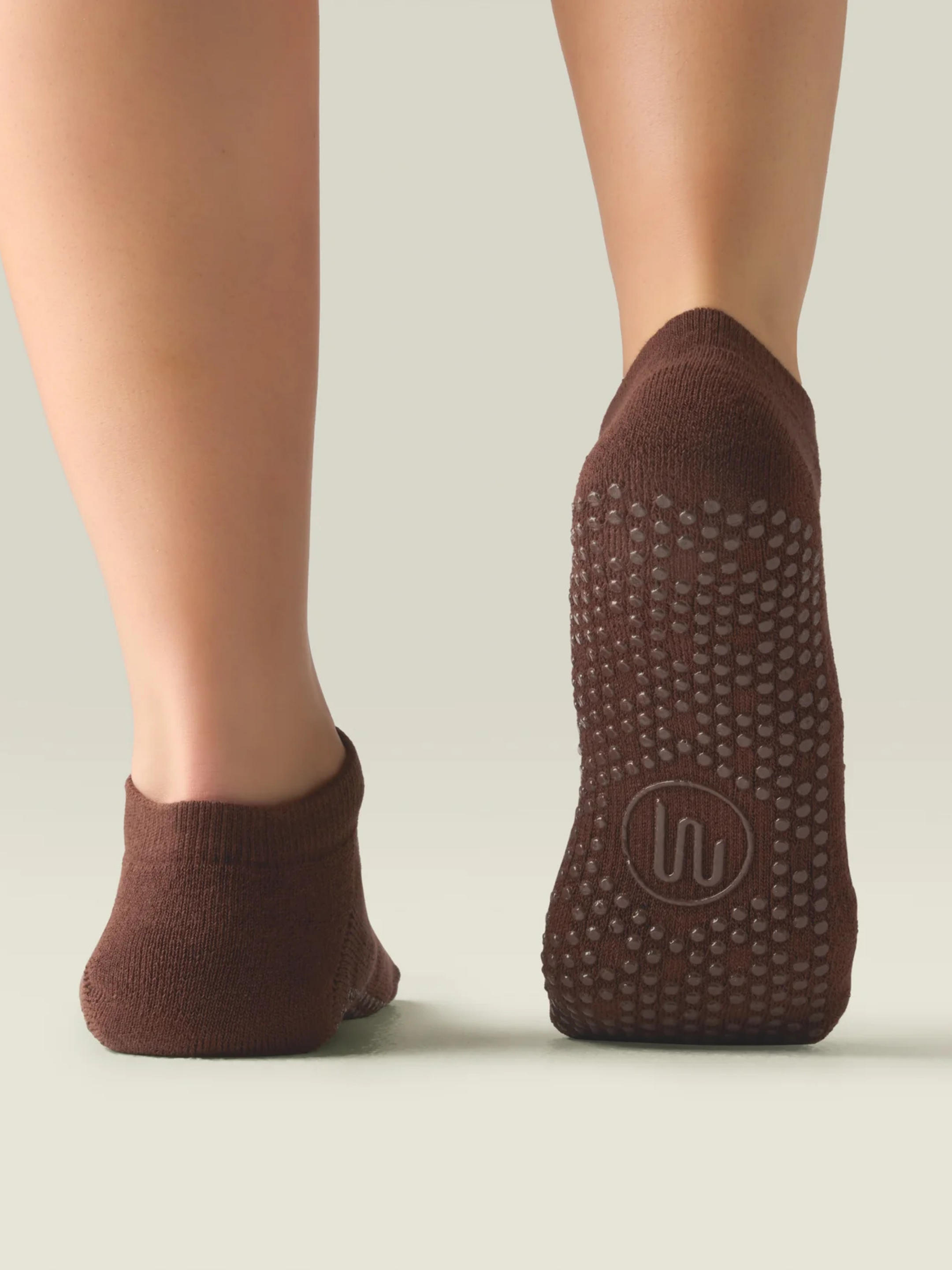 Classic Low Rise Grip Socks - Espresso 🟤 | MoveActive