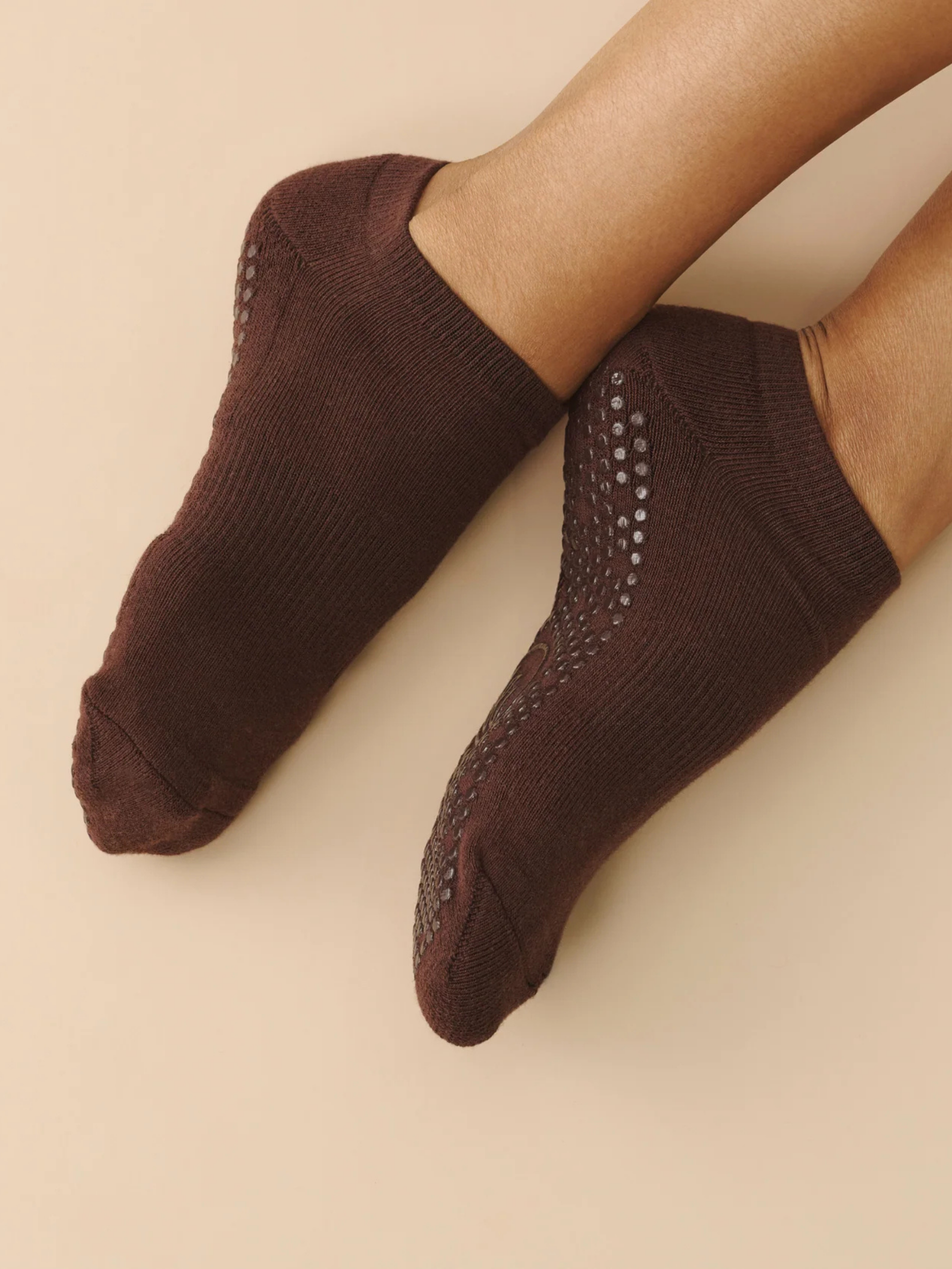 Classic Low Rise Grip Socks - Espresso 🟤 | MoveActive