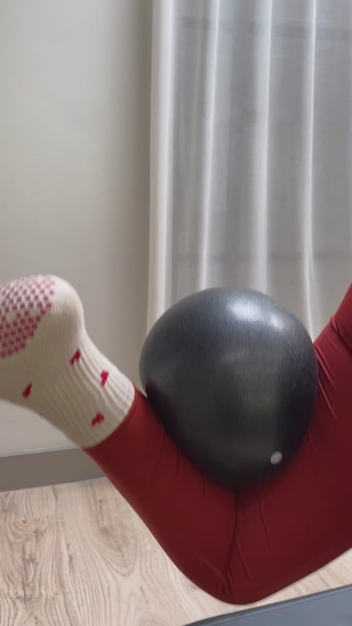 20-22cm Pilates Ball - Black | MoveActive